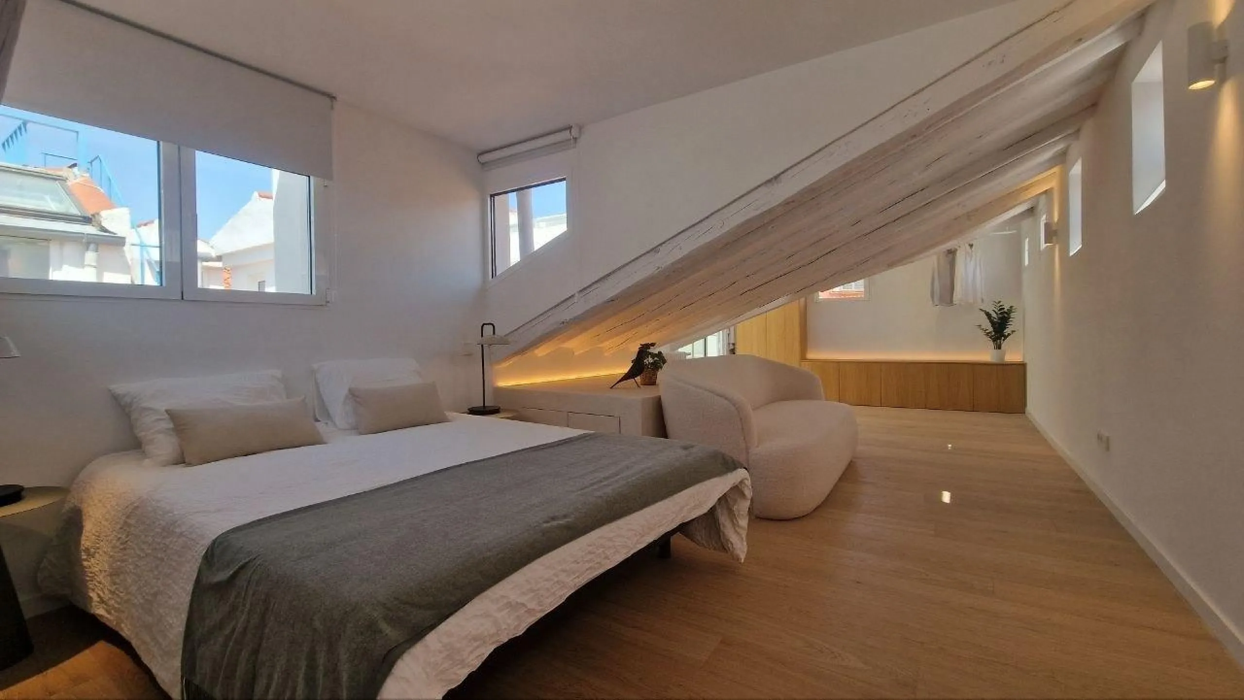 Penthouse with designer renovation and two terraces, in a historic building in the Palacio neighborhood.