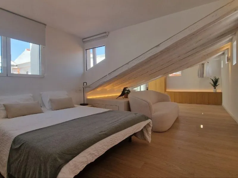 Penthouse with designer renovation and two terraces, in a historic building in the Palacio neighborhood.