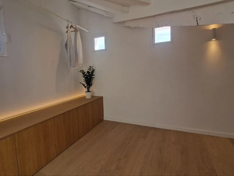 Penthouse with designer renovation and two terraces, in a historic building in the Palacio neighborhood.