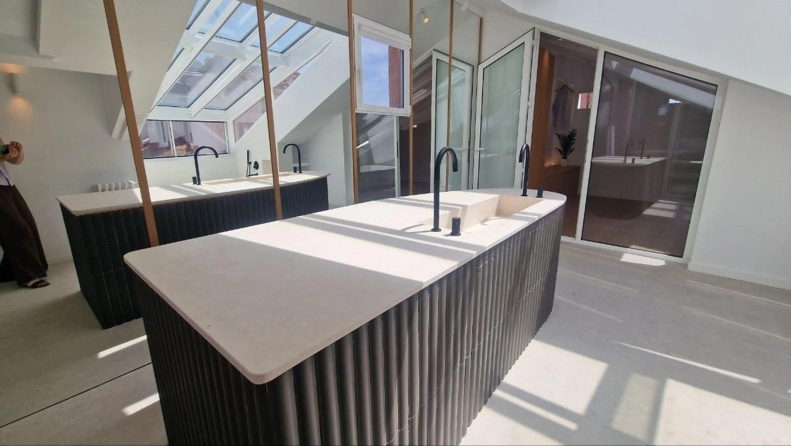 Penthouse with designer renovation and two terraces, in a historic building in the Palacio neighborhood.