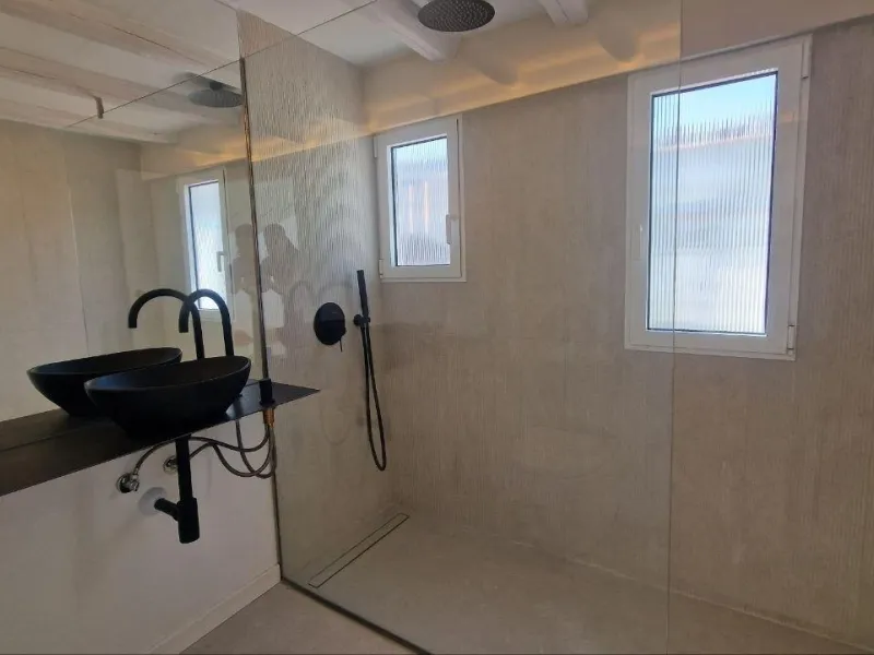 Penthouse with designer renovation and two terraces, in a historic building in the Palacio neighborhood.