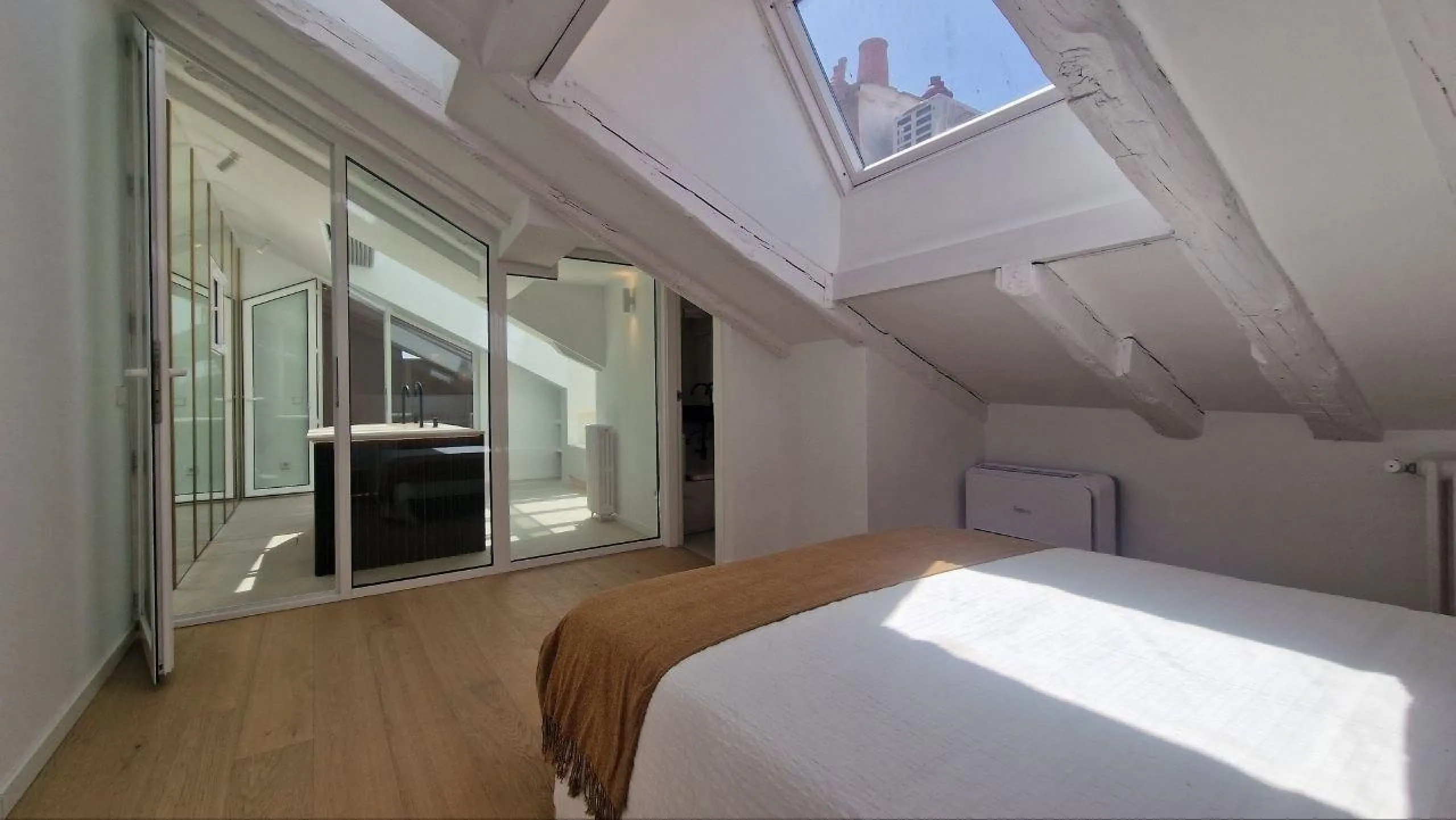 Penthouse with designer renovation and two terraces, in a historic building in the Palacio neighborhood.