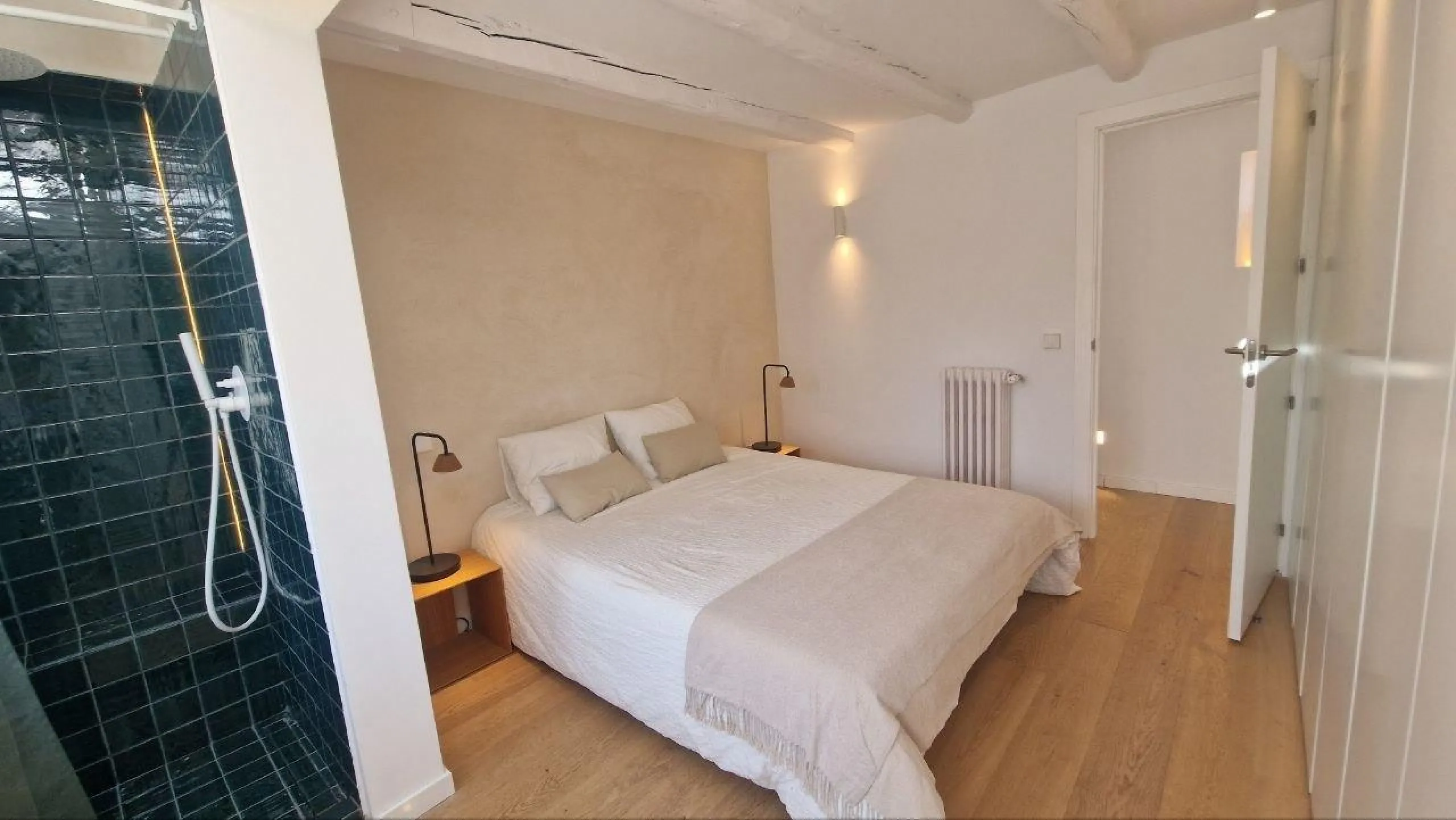 Penthouse with designer renovation and two terraces, in a historic building in the Palacio neighborhood.