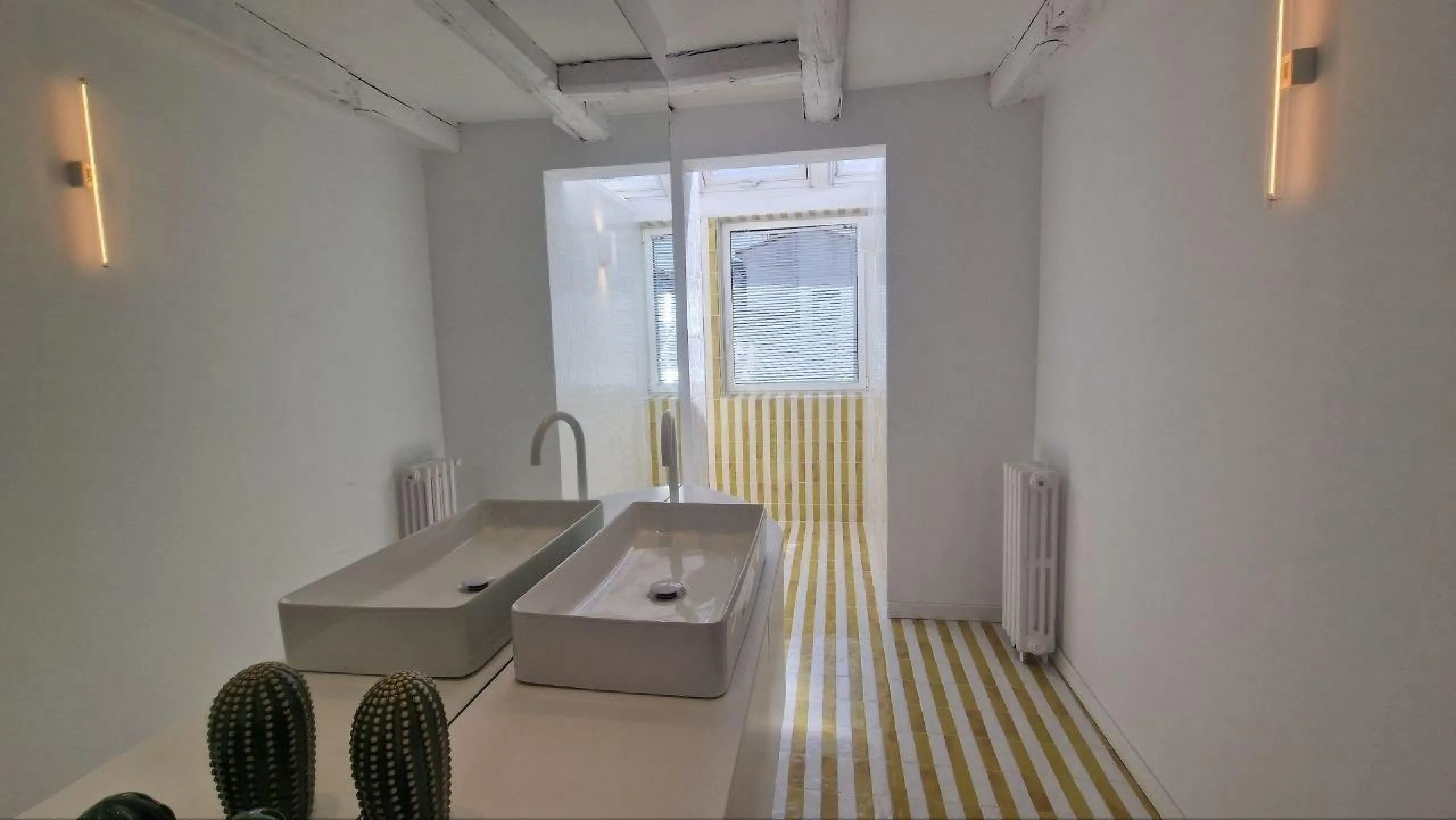 Penthouse with designer renovation and two terraces, in a historic building in the Palacio neighborhood.