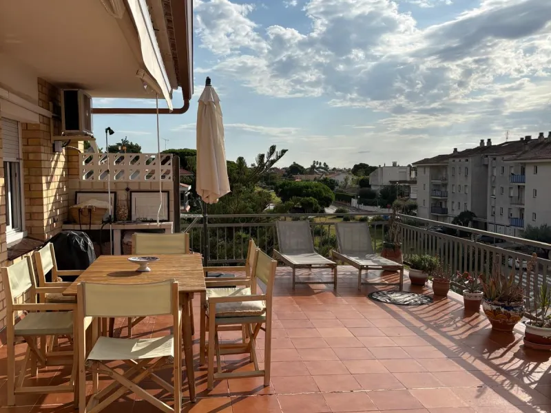 Renovated Penthouse with a Large Terrace and Sea Views – El Romaní, El Vendrell