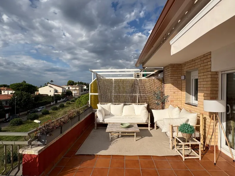 Renovated Penthouse with a Large Terrace and Sea Views – El Romaní, El Vendrell