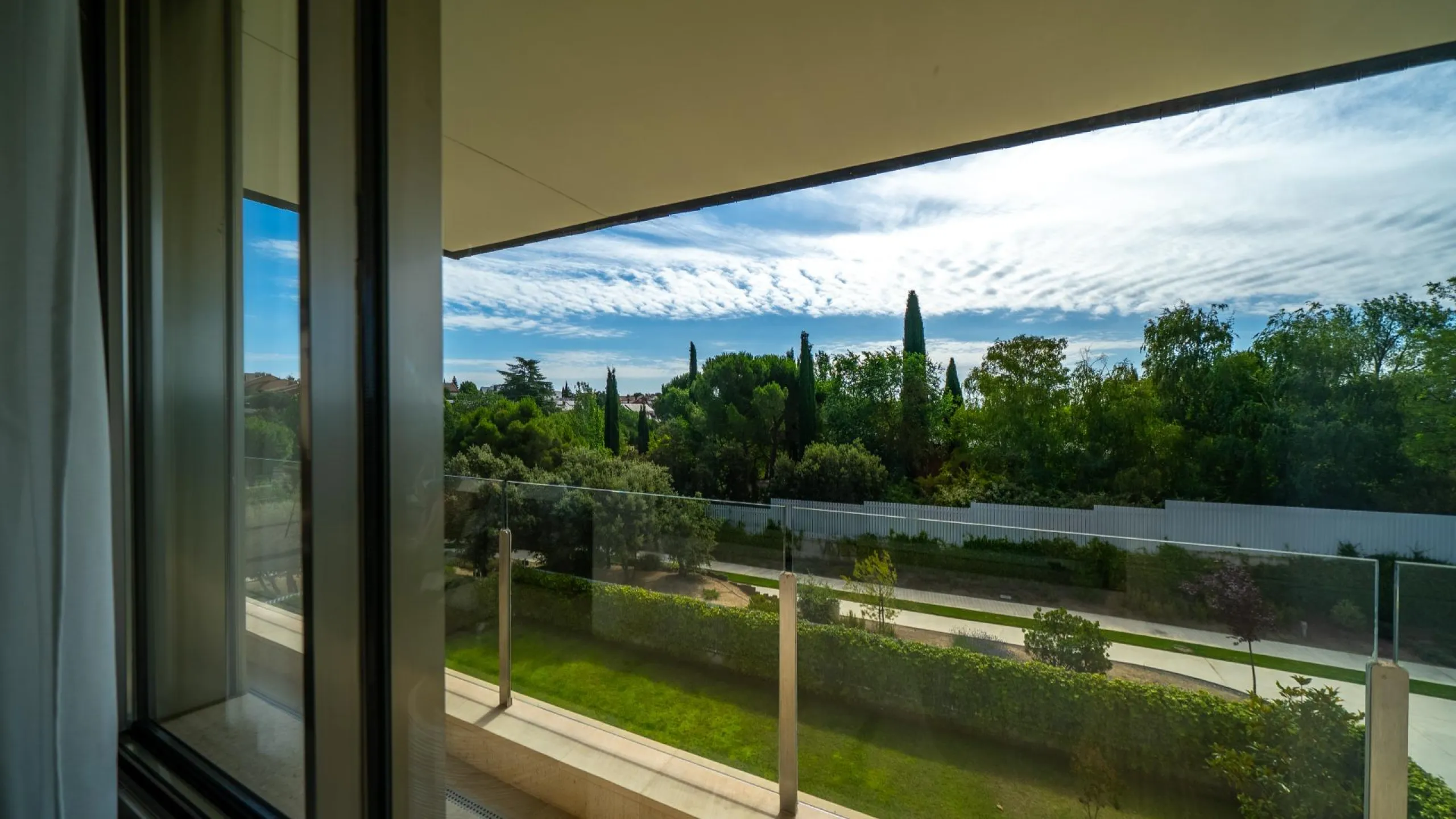 Ático Dúplex de Lujo, un Oasis de Privacidad y Luz con Increíbles Terrazas