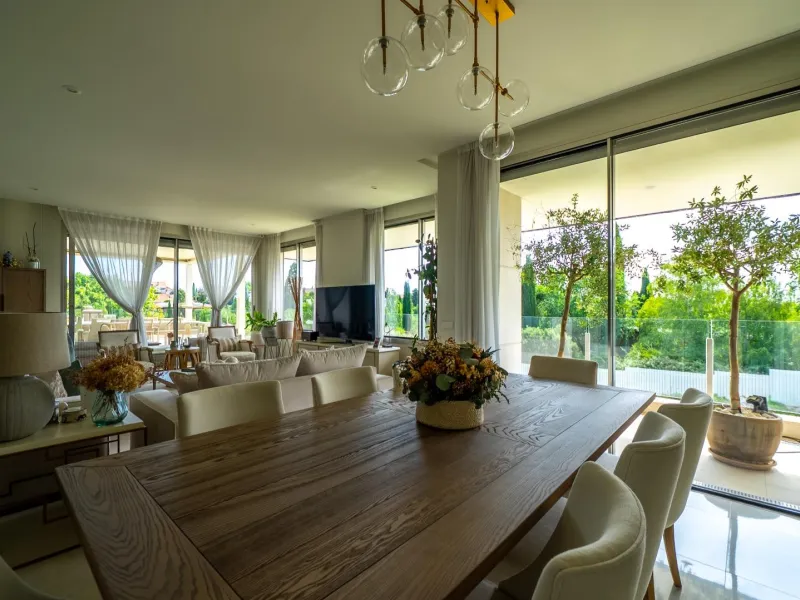 Ático Dúplex de Lujo, un Oasis de Privacidad y Luz con Increíbles Terrazas