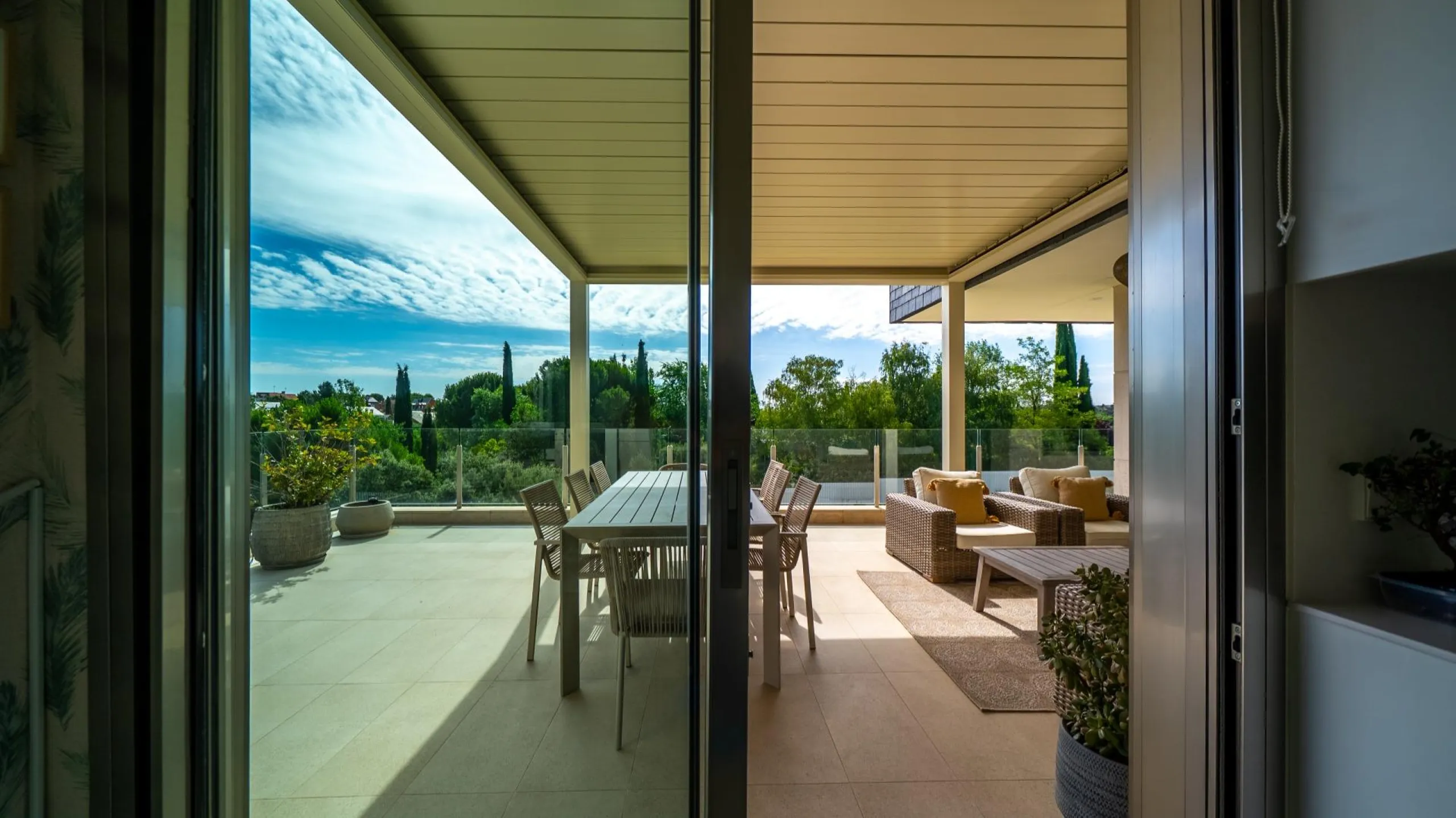 Ático Dúplex de Lujo, un Oasis de Privacidad y Luz con Increíbles Terrazas