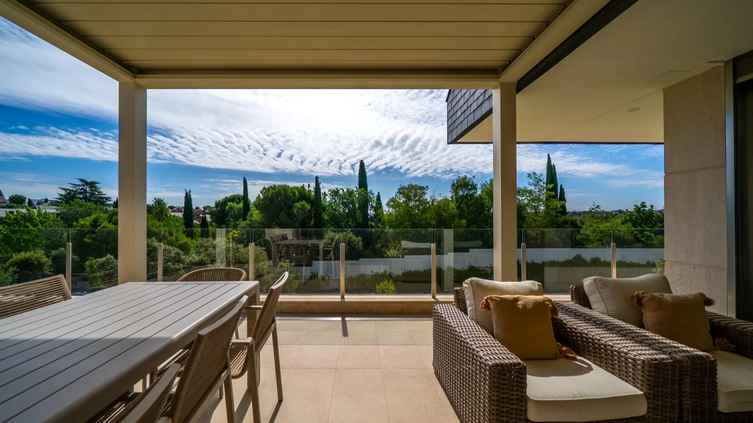 Ático Dúplex de Lujo, un Oasis de Privacidad y Luz con Increíbles Terrazas