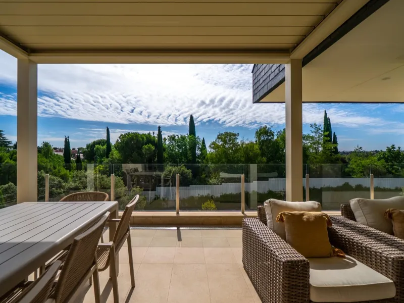 Ático Dúplex de Lujo, un Oasis de Privacidad y Luz con Increíbles Terrazas