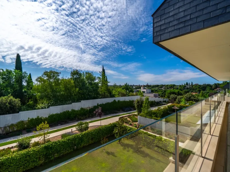 Ático Dúplex de Lujo, un Oasis de Privacidad y Luz con Increíbles Terrazas