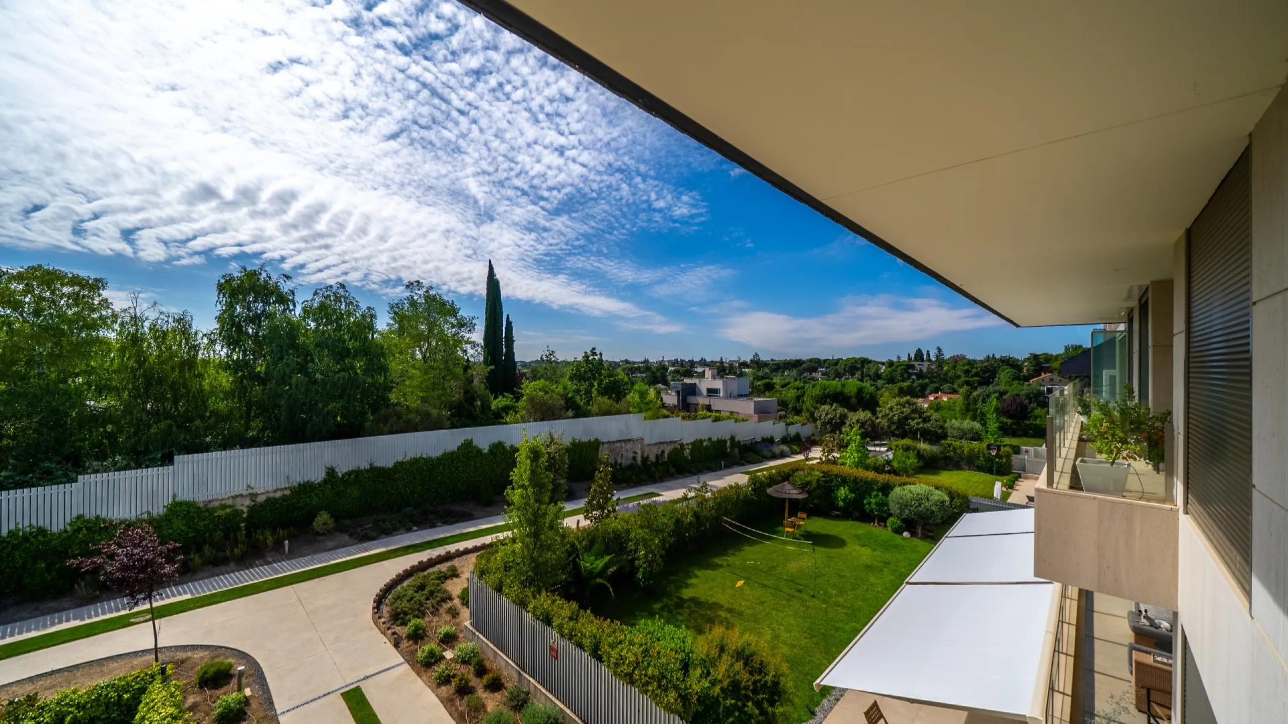 Ático Dúplex de Lujo, un Oasis de Privacidad y Luz con Increíbles Terrazas