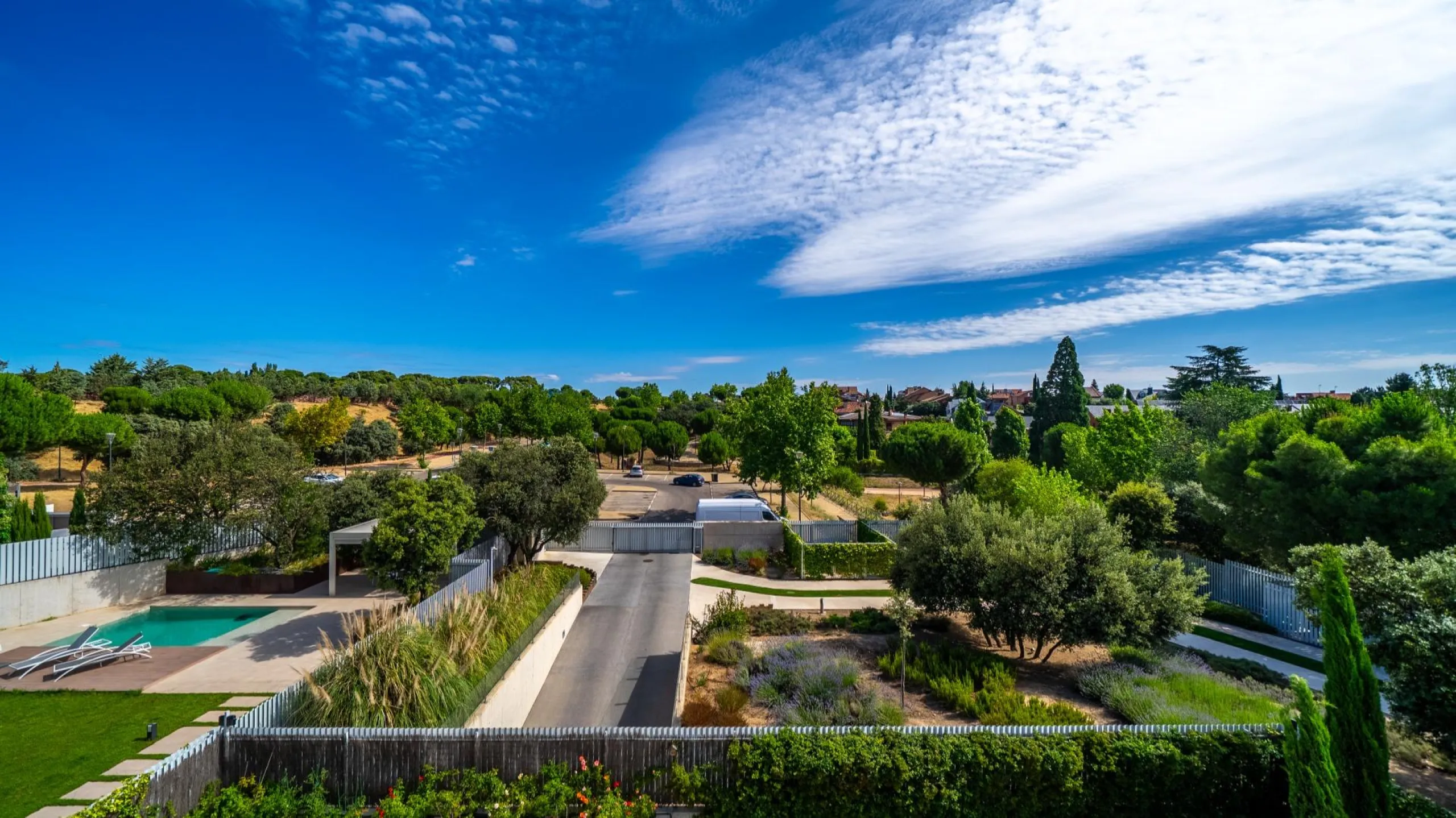 Ático Dúplex de Lujo, un Oasis de Privacidad y Luz con Increíbles Terrazas