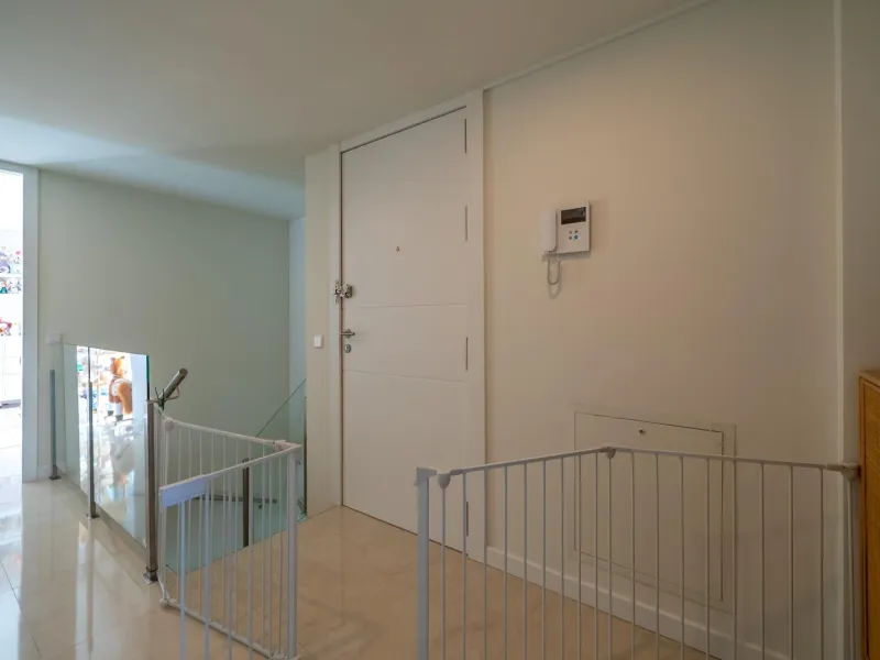 Ático Dúplex de Lujo, un Oasis de Privacidad y Luz con Increíbles Terrazas