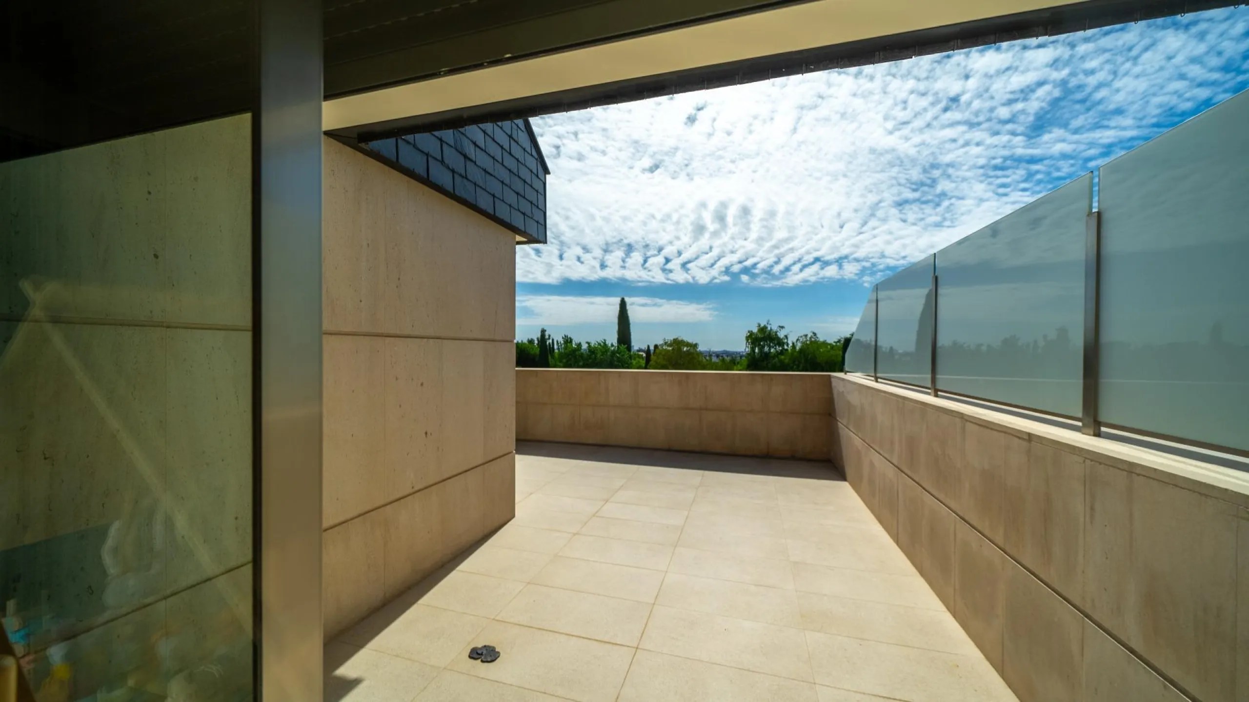 Ático Dúplex de Lujo, un Oasis de Privacidad y Luz con Increíbles Terrazas