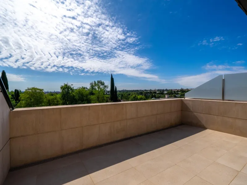 Ático Dúplex de Lujo, un Oasis de Privacidad y Luz con Increíbles Terrazas