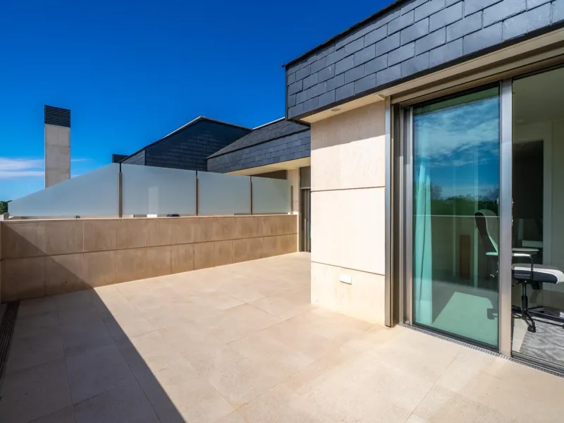 Ático Dúplex de Lujo, un Oasis de Privacidad y Luz con Increíbles Terrazas