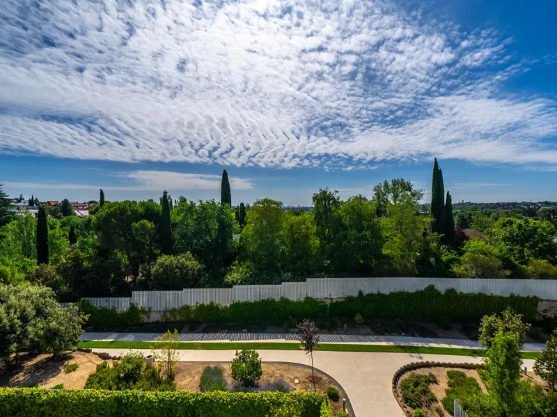 Ático Dúplex de Lujo, un Oasis de Privacidad y Luz con Increíbles Terrazas