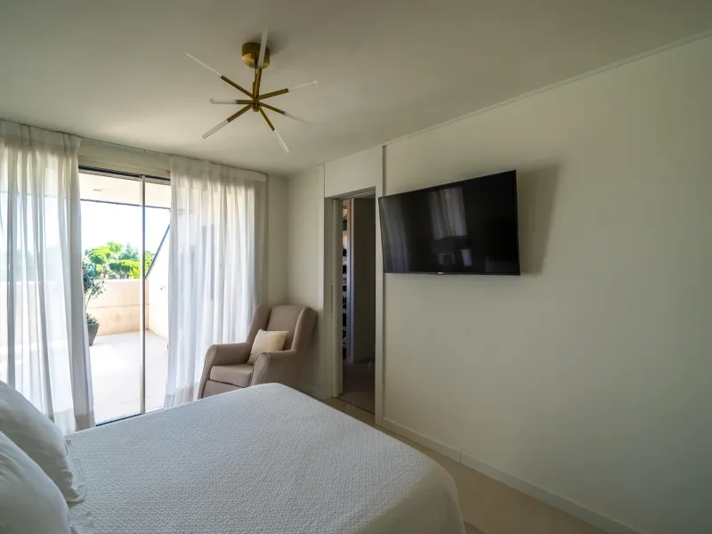 Ático Dúplex de Lujo, un Oasis de Privacidad y Luz con Increíbles Terrazas