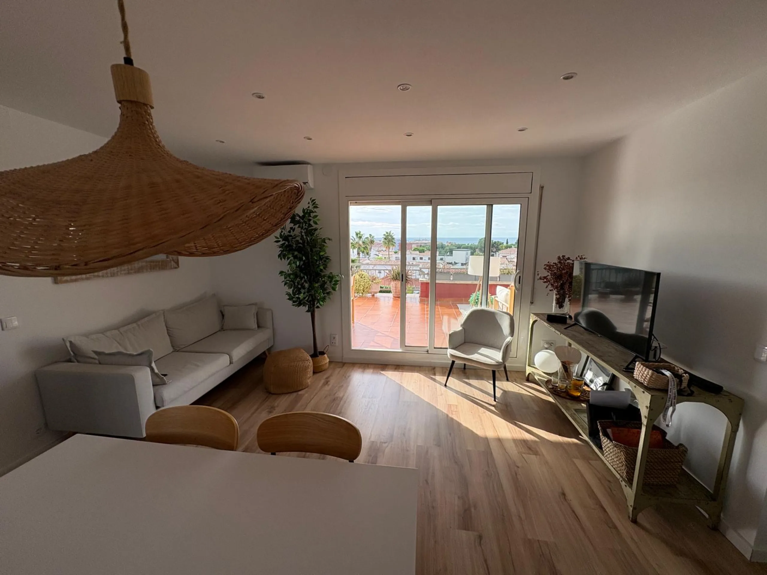Renovated Penthouse with a Large Terrace and Sea Views – El Romaní, El Vendrell