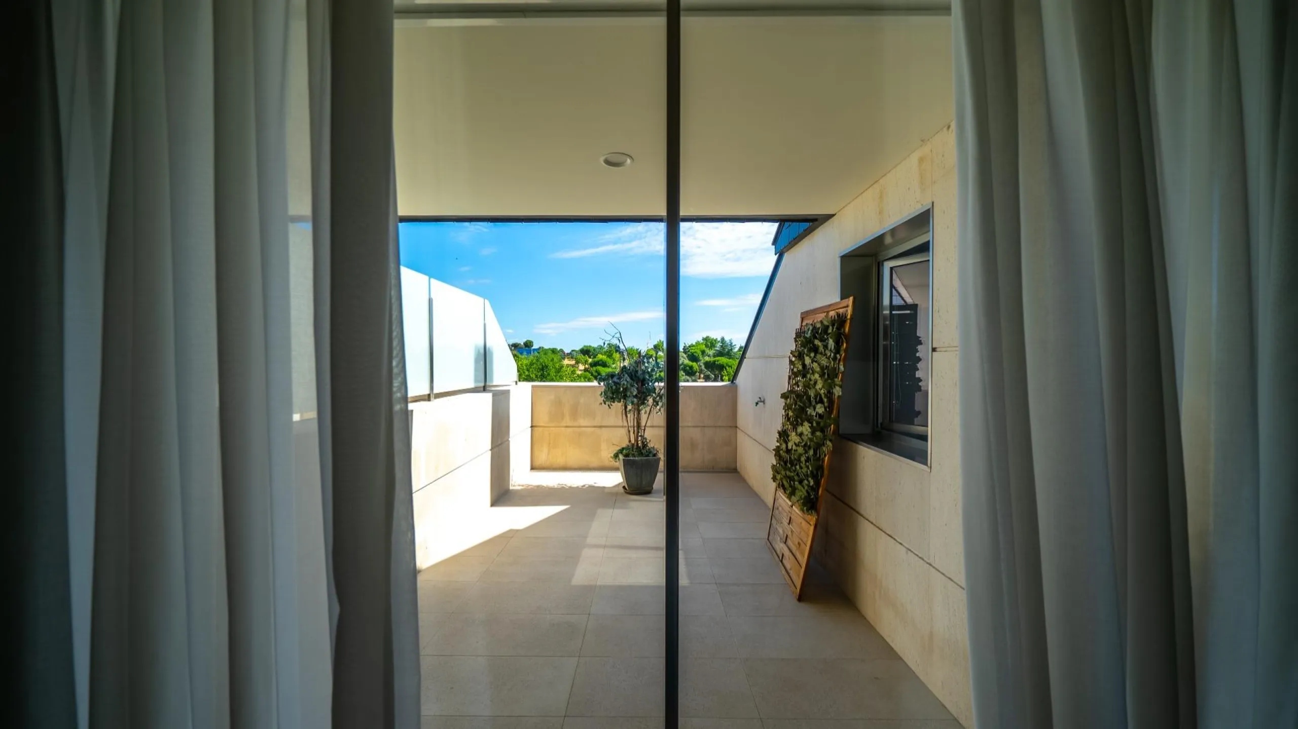 Ático Dúplex de Lujo, un Oasis de Privacidad y Luz con Increíbles Terrazas