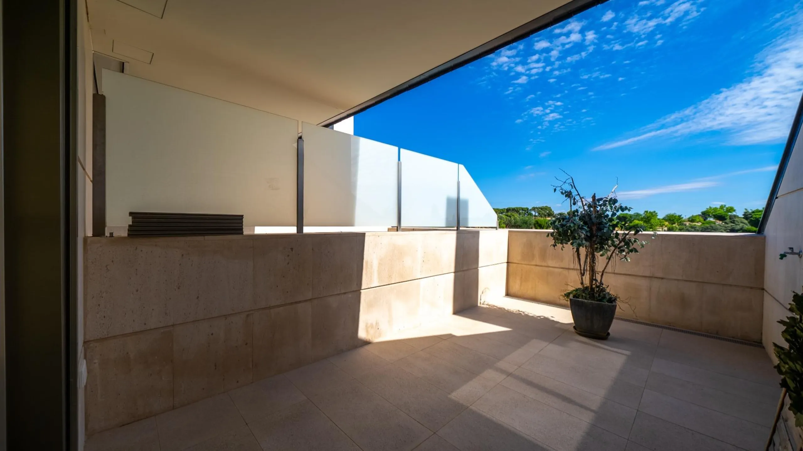 Ático Dúplex de Lujo, un Oasis de Privacidad y Luz con Increíbles Terrazas
