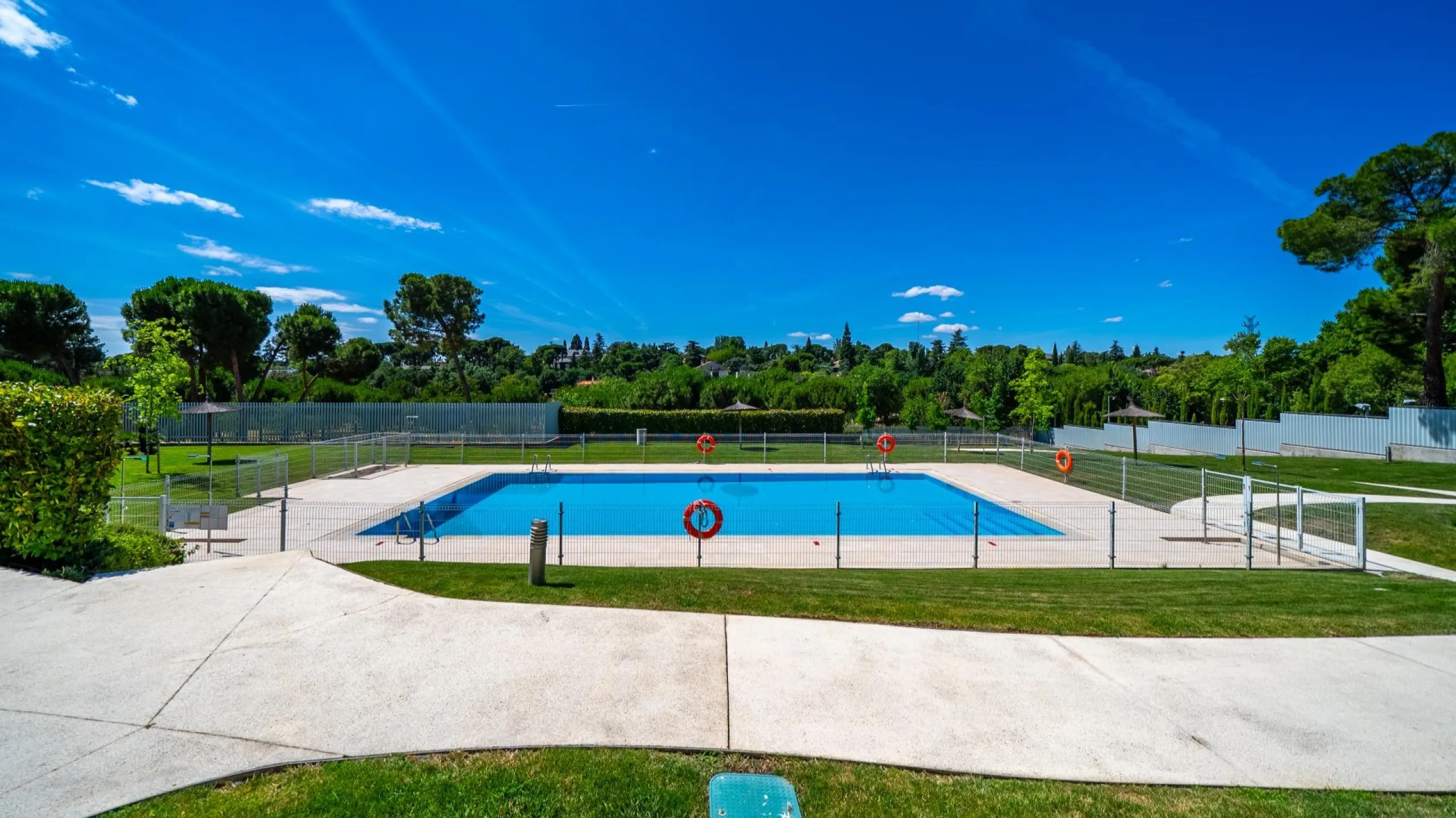 Ático Dúplex de Lujo, un Oasis de Privacidad y Luz con Increíbles Terrazas