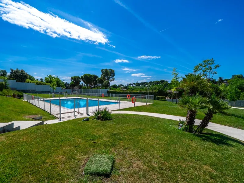 Ático Dúplex de Lujo, un Oasis de Privacidad y Luz con Increíbles Terrazas