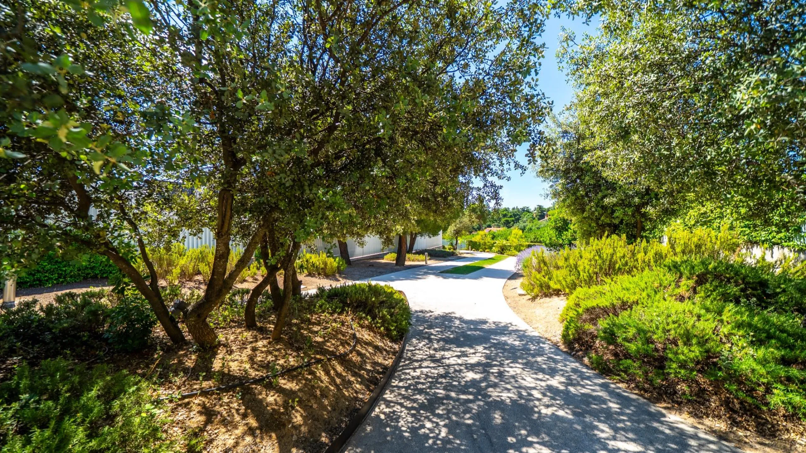 Ático Dúplex de Lujo, un Oasis de Privacidad y Luz con Increíbles Terrazas
