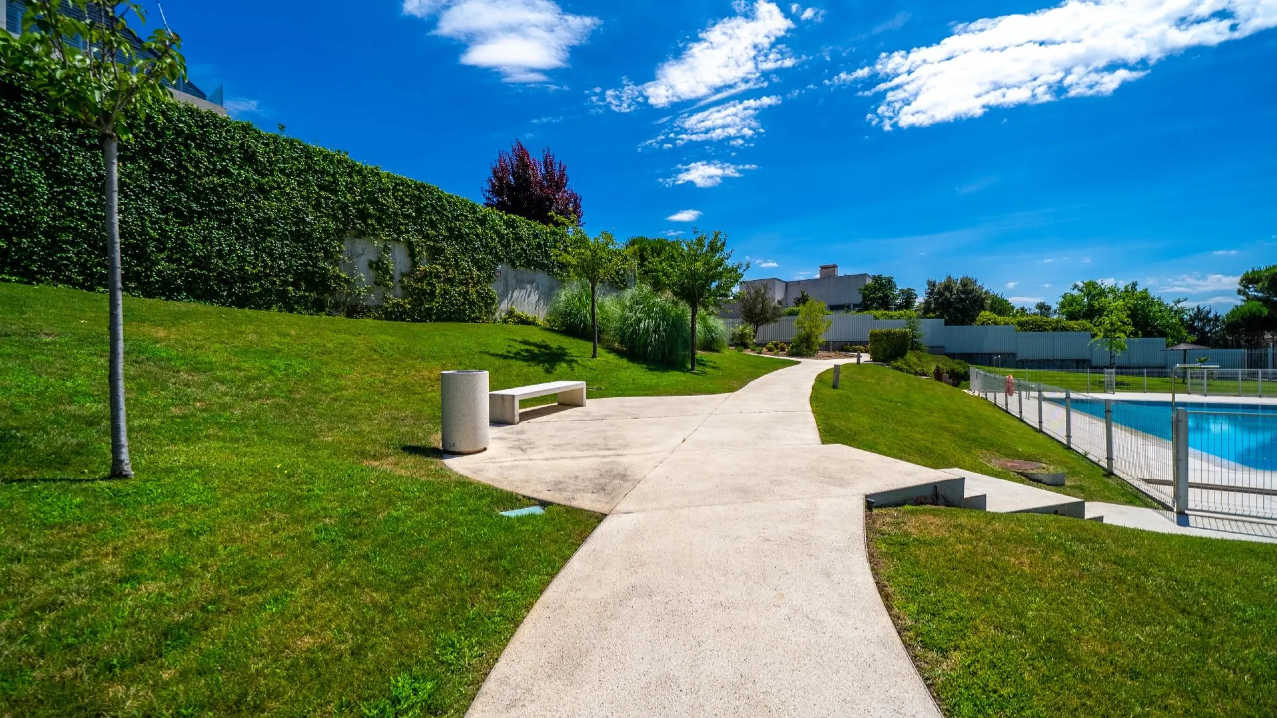 Ático Dúplex de Lujo, un Oasis de Privacidad y Luz con Increíbles Terrazas