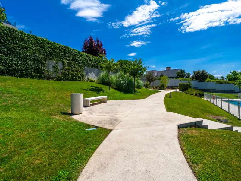 Ático Dúplex de Lujo, un Oasis de Privacidad y Luz con Increíbles Terrazas