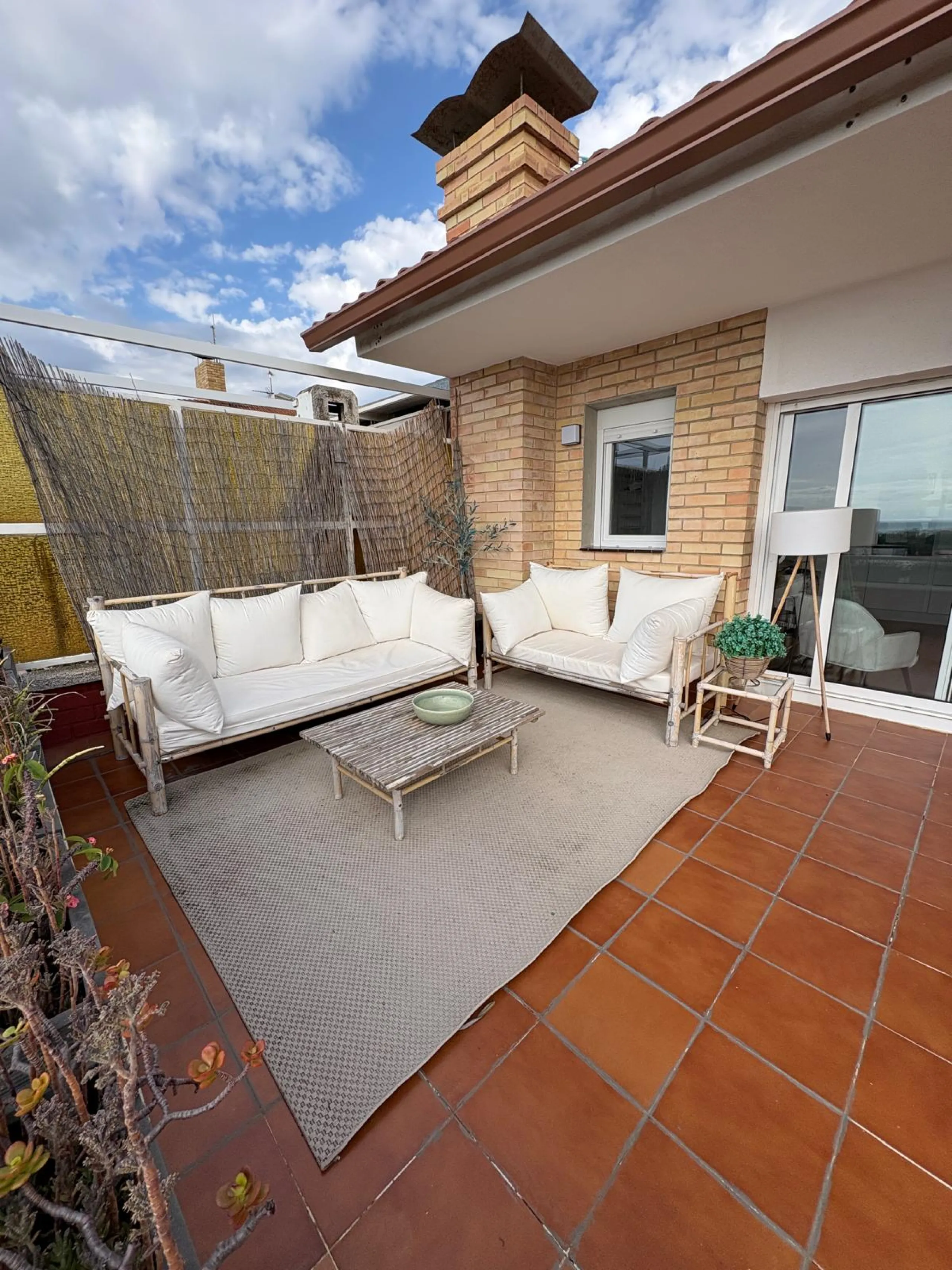 Renovated Penthouse with a Large Terrace and Sea Views – El Romaní, El Vendrell