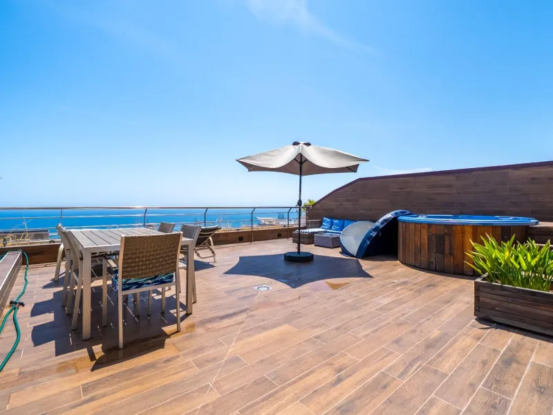 THE MOST EXCLUSIVE PENTHOUSE IN ALICANTE WITH TOURIST LICENSE | 31st Floor · 55 m² Terrace with Jacuzzi · 360° Views of the Mediterranean