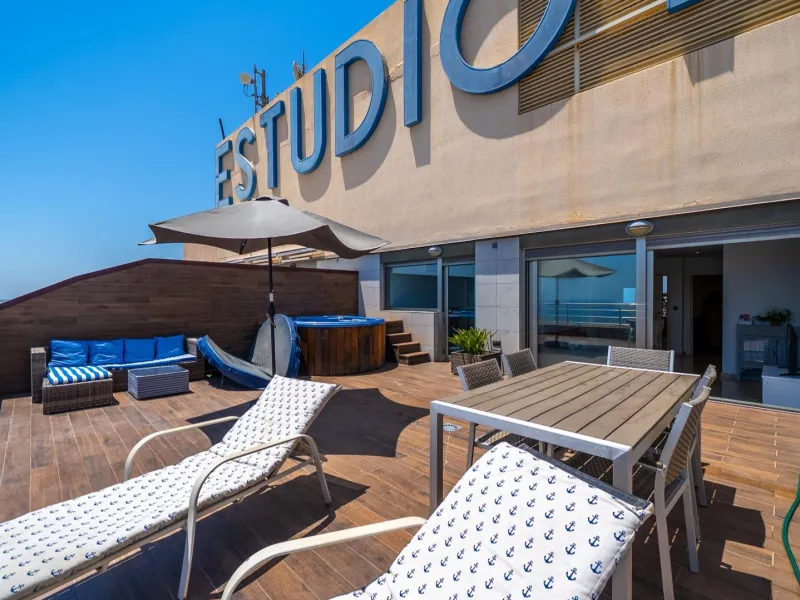THE MOST EXCLUSIVE PENTHOUSE IN ALICANTE WITH TOURIST LICENSE | 31st Floor · 55 m² Terrace with Jacuzzi · 360° Views of the Mediterranean