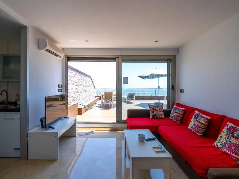 THE MOST EXCLUSIVE PENTHOUSE IN ALICANTE WITH TOURIST LICENSE | 31st Floor · 55 m² Terrace with Jacuzzi · 360° Views of the Mediterranean