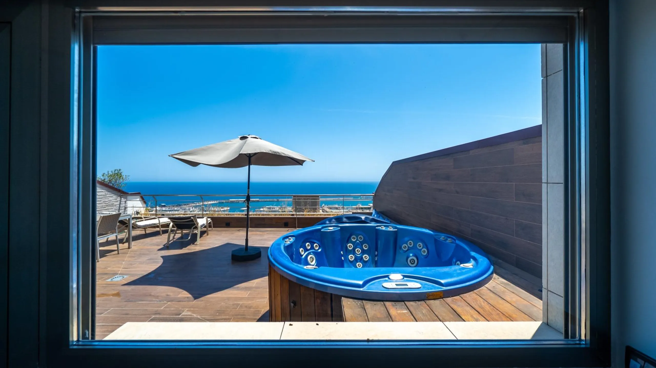THE MOST EXCLUSIVE PENTHOUSE IN ALICANTE WITH TOURIST LICENSE | 31st Floor · 55 m² Terrace with Jacuzzi · 360° Views of the Mediterranean