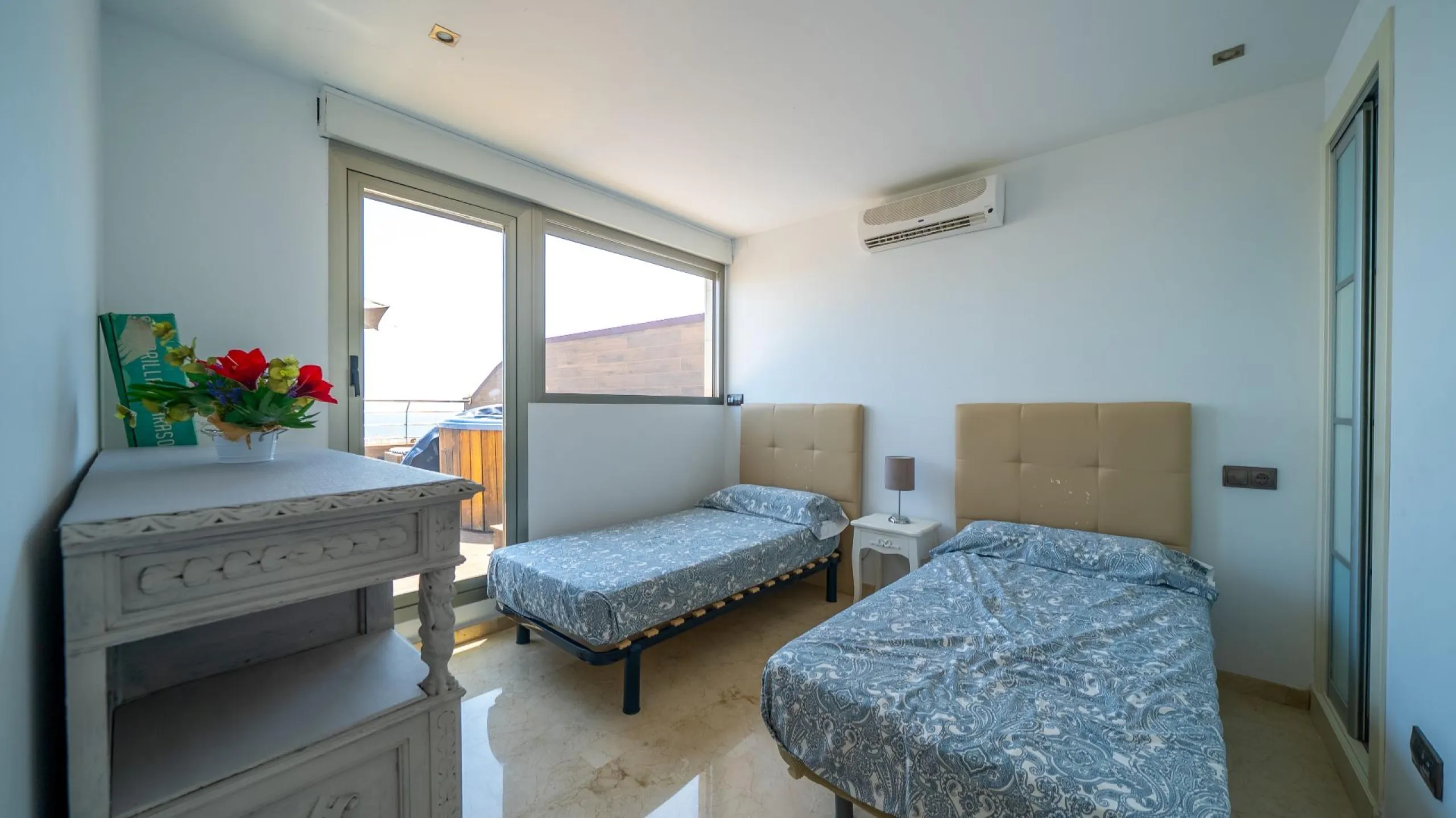 THE MOST EXCLUSIVE PENTHOUSE IN ALICANTE WITH TOURIST LICENSE | 31st Floor · 55 m² Terrace with Jacuzzi · 360° Views of the Mediterranean