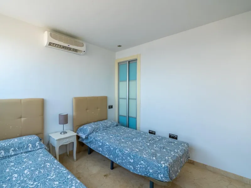 THE MOST EXCLUSIVE PENTHOUSE IN ALICANTE WITH TOURIST LICENSE | 31st Floor · 55 m² Terrace with Jacuzzi · 360° Views of the Mediterranean