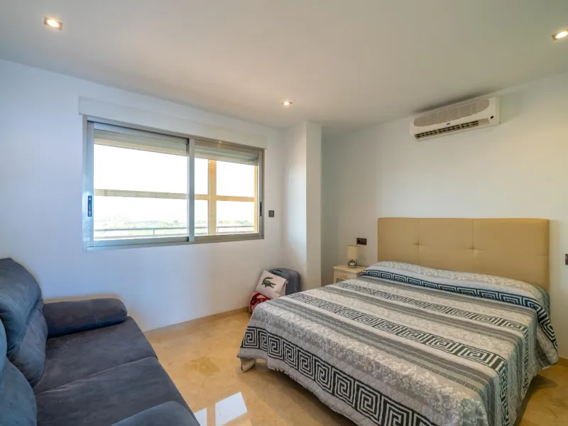 THE MOST EXCLUSIVE PENTHOUSE IN ALICANTE WITH TOURIST LICENSE | 31st Floor · 55 m² Terrace with Jacuzzi · 360° Views of the Mediterranean