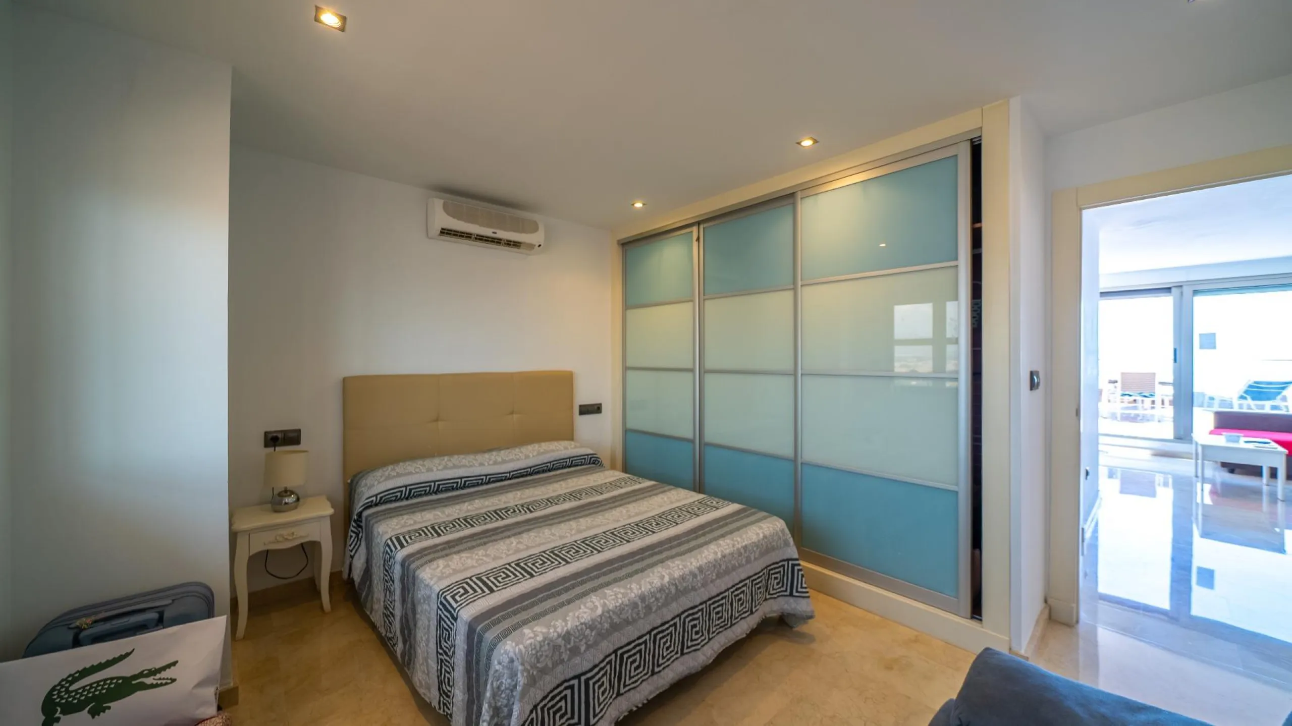 THE MOST EXCLUSIVE PENTHOUSE IN ALICANTE WITH TOURIST LICENSE | 31st Floor · 55 m² Terrace with Jacuzzi · 360° Views of the Mediterranean