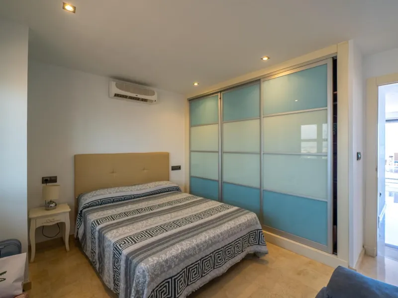 THE MOST EXCLUSIVE PENTHOUSE IN ALICANTE WITH TOURIST LICENSE | 31st Floor · 55 m² Terrace with Jacuzzi · 360° Views of the Mediterranean