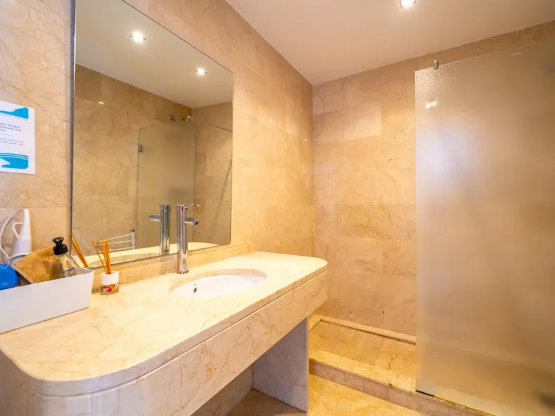 THE MOST EXCLUSIVE PENTHOUSE IN ALICANTE WITH TOURIST LICENSE | 31st Floor · 55 m² Terrace with Jacuzzi · 360° Views of the Mediterranean