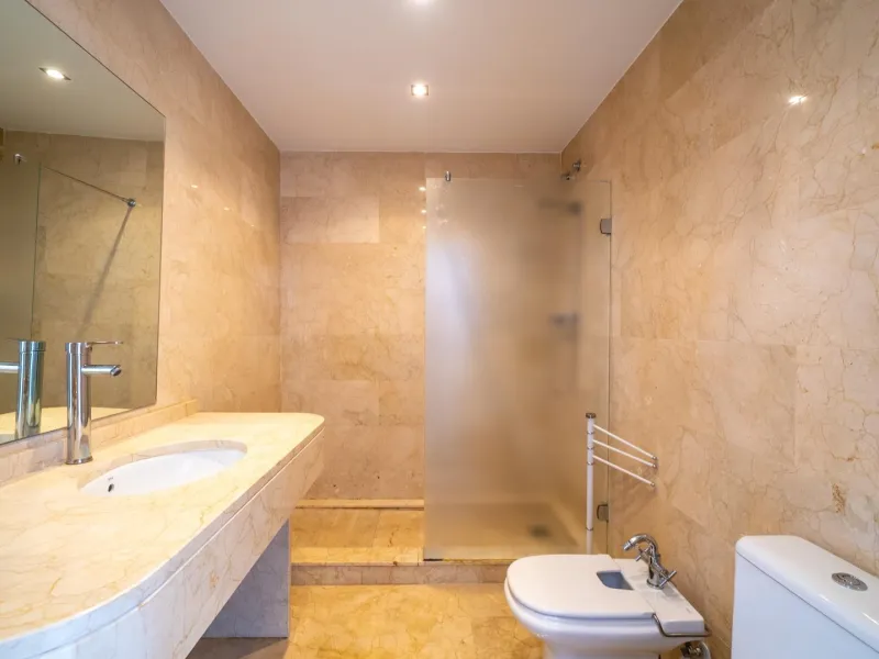 THE MOST EXCLUSIVE PENTHOUSE IN ALICANTE WITH TOURIST LICENSE | 31st Floor · 55 m² Terrace with Jacuzzi · 360° Views of the Mediterranean