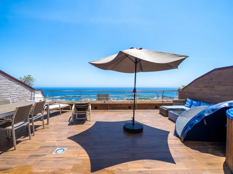THE MOST EXCLUSIVE PENTHOUSE IN ALICANTE WITH TOURIST LICENSE | 31st Floor · 55 m² Terrace with Jacuzzi · 360° Views of the Mediterranean