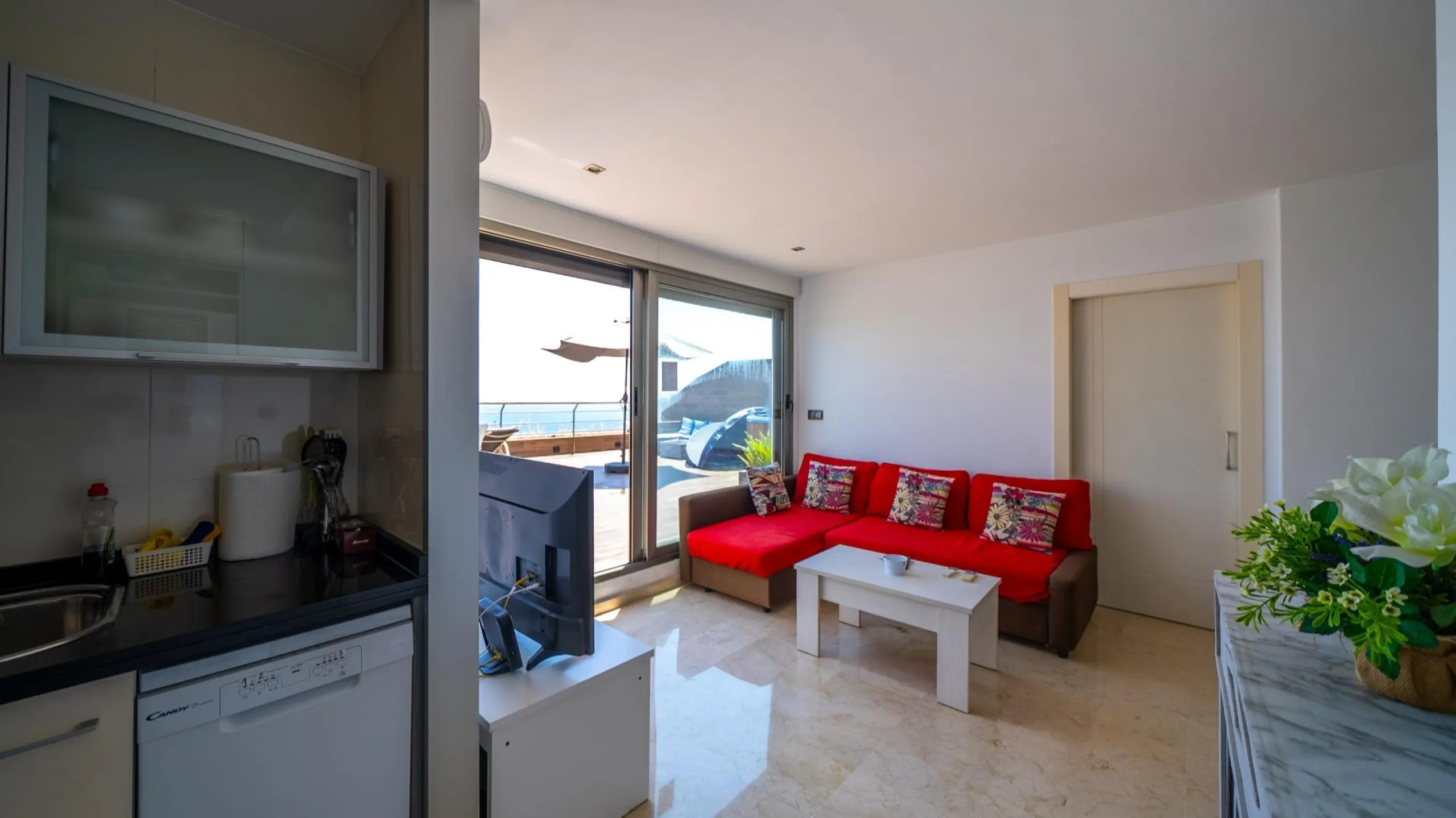 THE MOST EXCLUSIVE PENTHOUSE IN ALICANTE WITH TOURIST LICENSE | 31st Floor · 55 m² Terrace with Jacuzzi · 360° Views of the Mediterranean