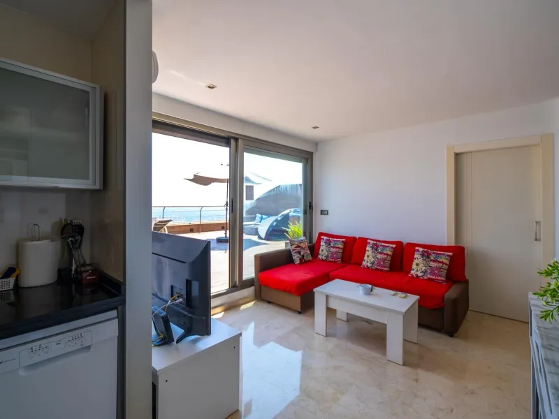 THE MOST EXCLUSIVE PENTHOUSE IN ALICANTE WITH TOURIST LICENSE | 31st Floor · 55 m² Terrace with Jacuzzi · 360° Views of the Mediterranean