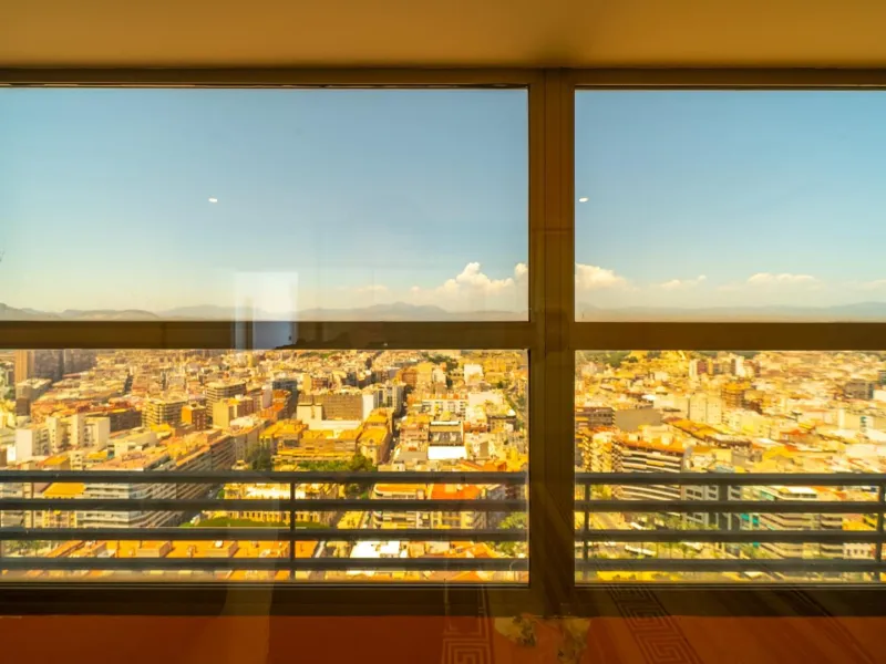 THE MOST EXCLUSIVE PENTHOUSE IN ALICANTE WITH TOURIST LICENSE | 31st Floor · 55 m² Terrace with Jacuzzi · 360° Views of the Mediterranean