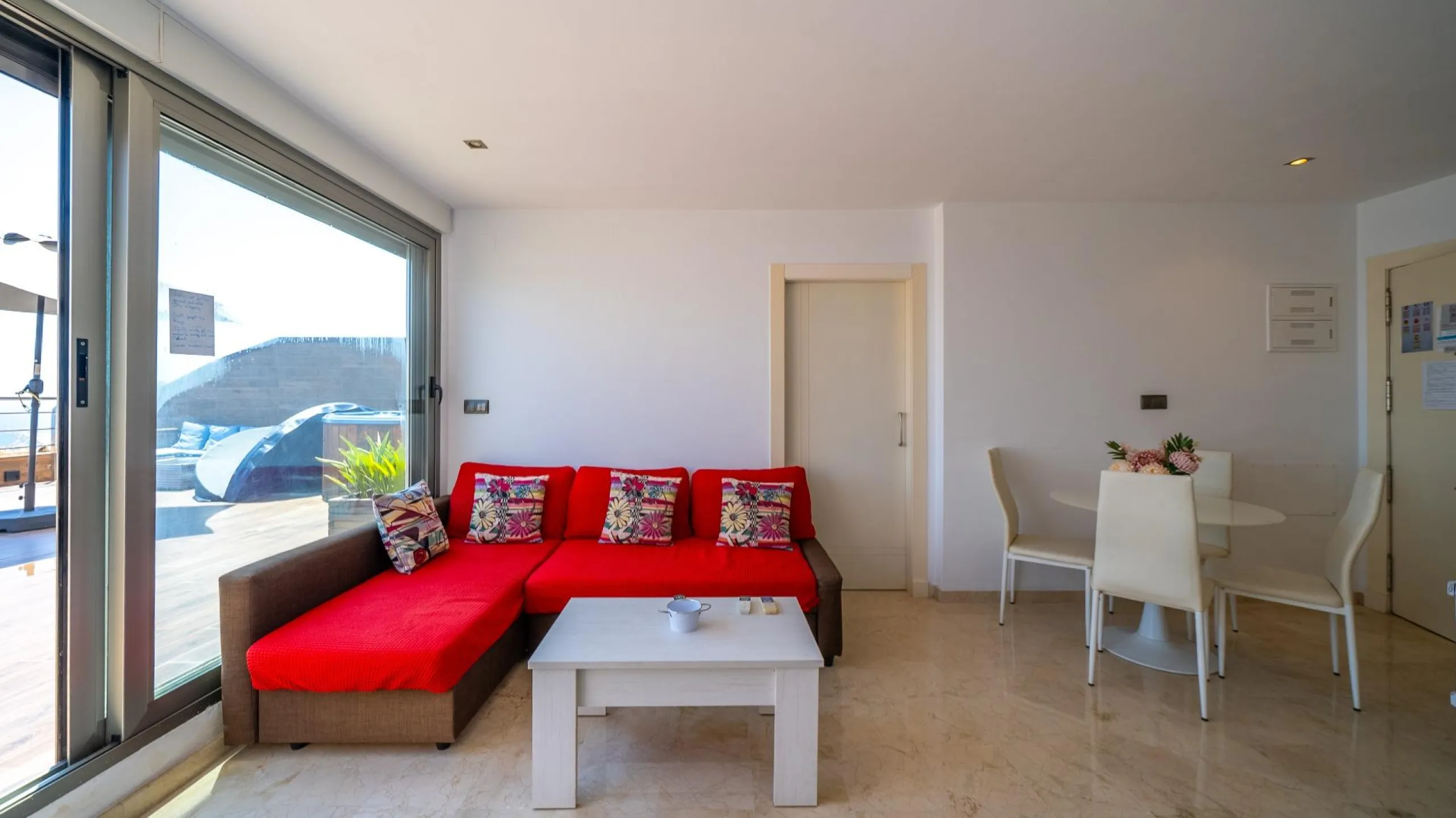 THE MOST EXCLUSIVE PENTHOUSE IN ALICANTE WITH TOURIST LICENSE | 31st Floor · 55 m² Terrace with Jacuzzi · 360° Views of the Mediterranean