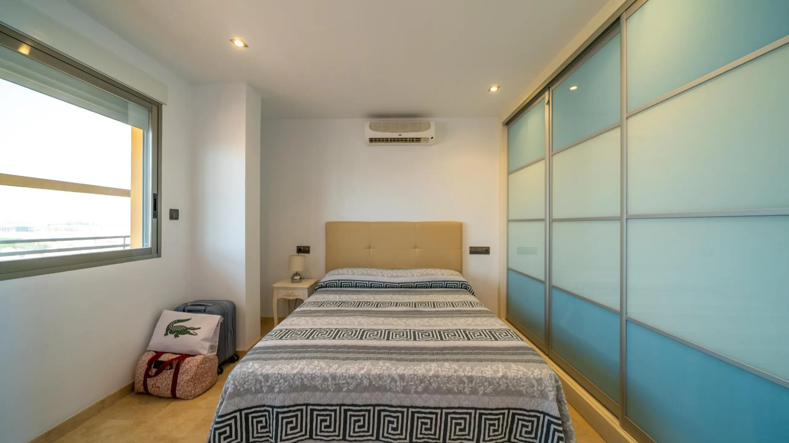 THE MOST EXCLUSIVE PENTHOUSE IN ALICANTE WITH TOURIST LICENSE | 31st Floor · 55 m² Terrace with Jacuzzi · 360° Views of the Mediterranean